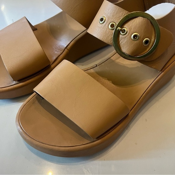 Beak swan platform sandals. - Picture 2 of 9